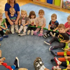Guma sensoryczna w zabawach dla dzieci – rozwój i integracja w grupie