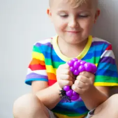 Gniotki sensoryczne: jak poprawiają rozwój i redukują stres