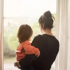 Jak wygląda życie w domu samotnej matki? Warunki i wsparcie dla mam
