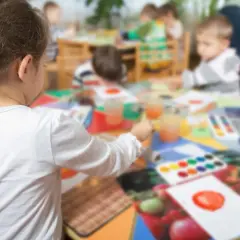 Zabawy integracyjne z rodzicami w przedszkolu, które budują więzi emocjonalne