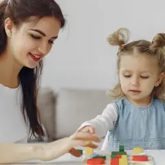Czym jest wczesne wspomaganie rozwoju dziecka i jak może pomóc?