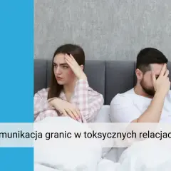 Para w łóżku, wyraźnie w konflikcie. Ona z ręką na czole, on zakrywa twarz. Komunikacja granic w toksycznych relacjach jest trudna.