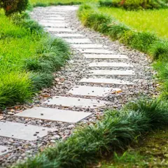 Ogród sensoryczny projekt: jak stworzyć przestrzeń dla zmysłów dzieci