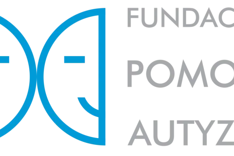 Logo Fundacji Pomoc Autyzm: dwie stylizowane głowy, tekst "FUNDACJA POMOC AUTYZM".