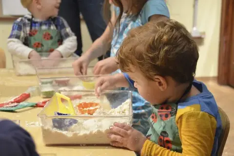 Terapeuta sensoryczny: Jak poprawić życie dzieci z zaburzeniami sensorycznymi