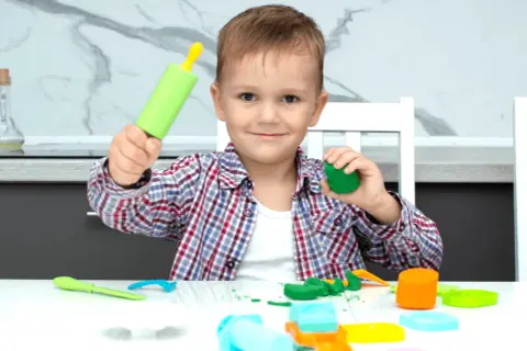 Zajęcia sensoryczne pomysły, które rozweselą Twoje dziecko i pobudzą zmysły