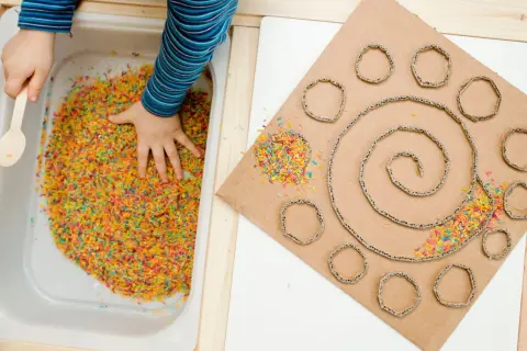 Zabawy sensoryczne dla 7 miesięcznego dziecka, które rozweselą i uczą