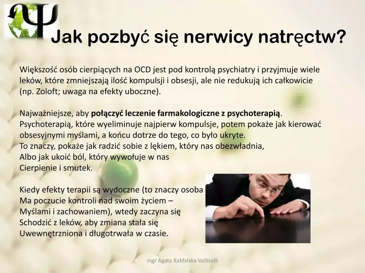 Człowiek zmagający się z nerwicą natręctw, szukający pomocy. Leczenie farmakologiczne i psychoterapia kluczem do odzyskania kontroli.